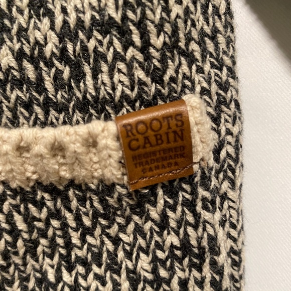NWOT Roots Cabin Sweater - Picture 4 of 4